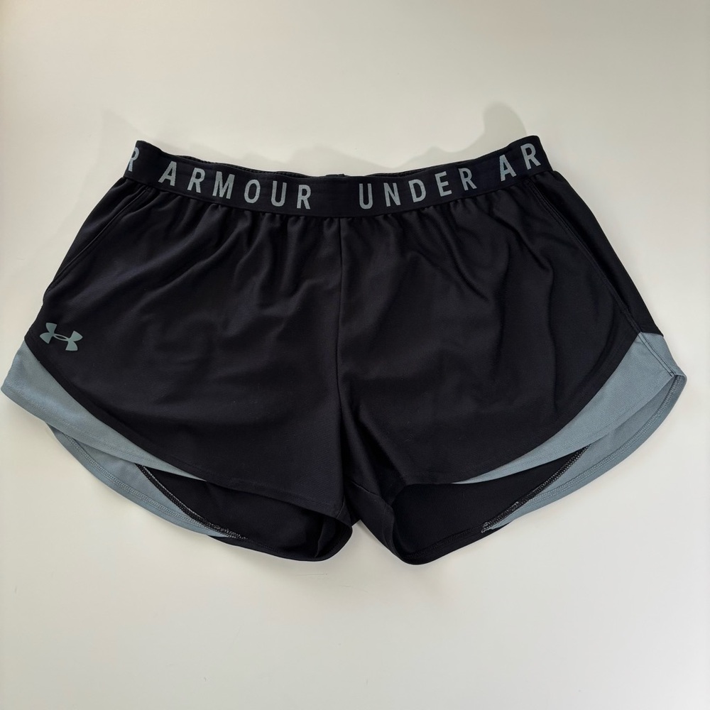 Under Armour Women's Athletic Shorts in Black and Gray Size XL